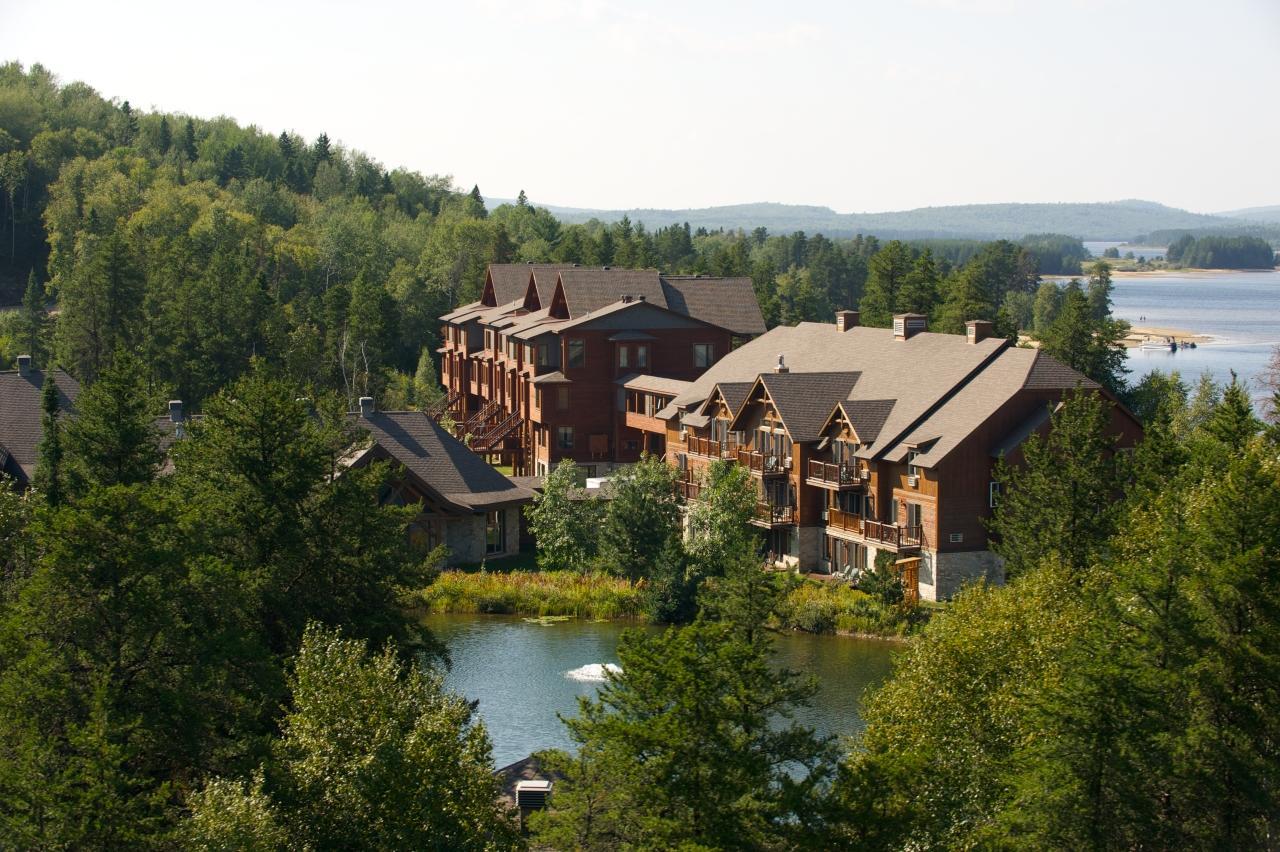 Les Condos Du Lac Taureau- Rooms & Condos Сен-Мишель-де-Сен Экстерьер фото