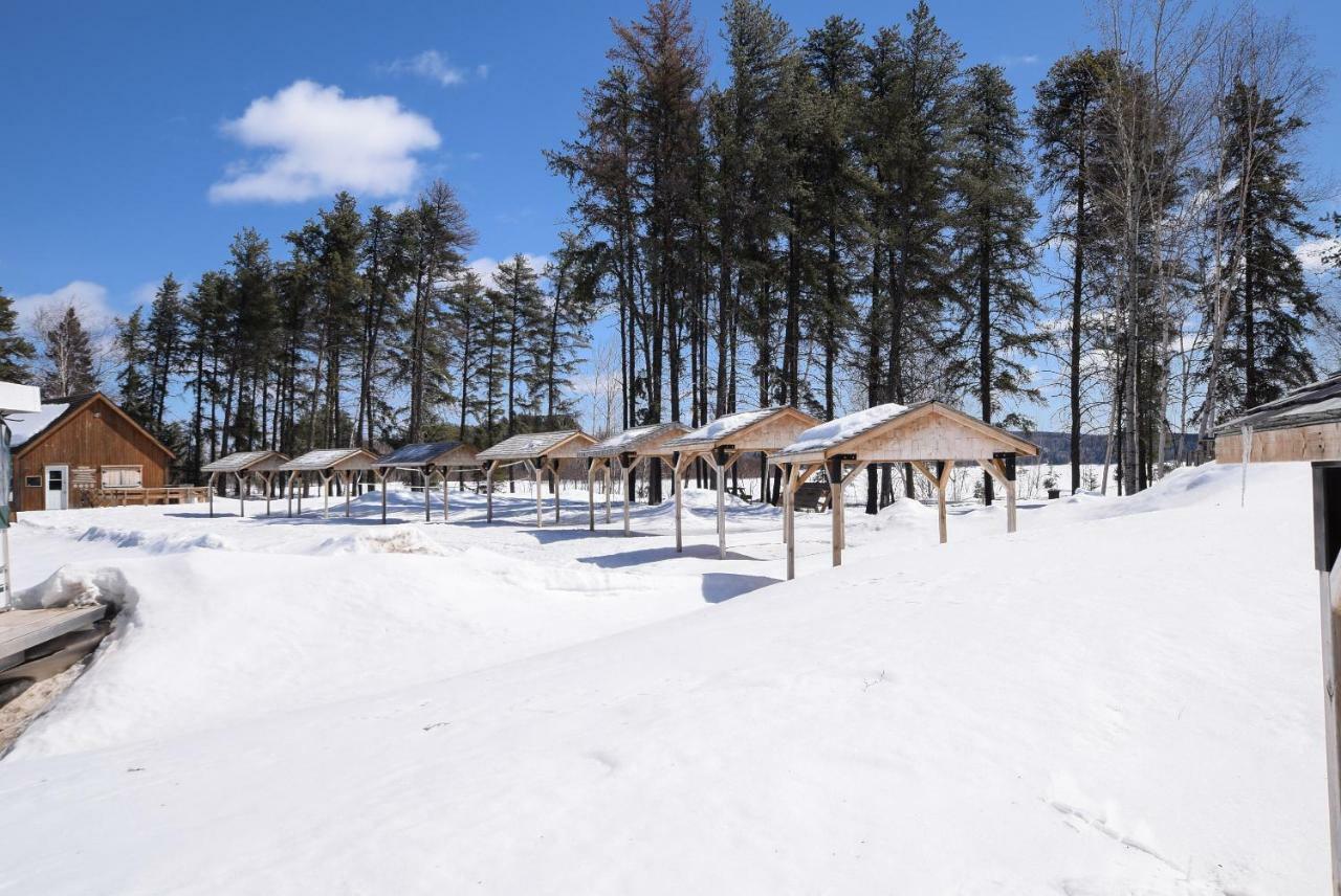 Les Condos Du Lac Taureau- Rooms & Condos Сен-Мишель-де-Сен Экстерьер фото